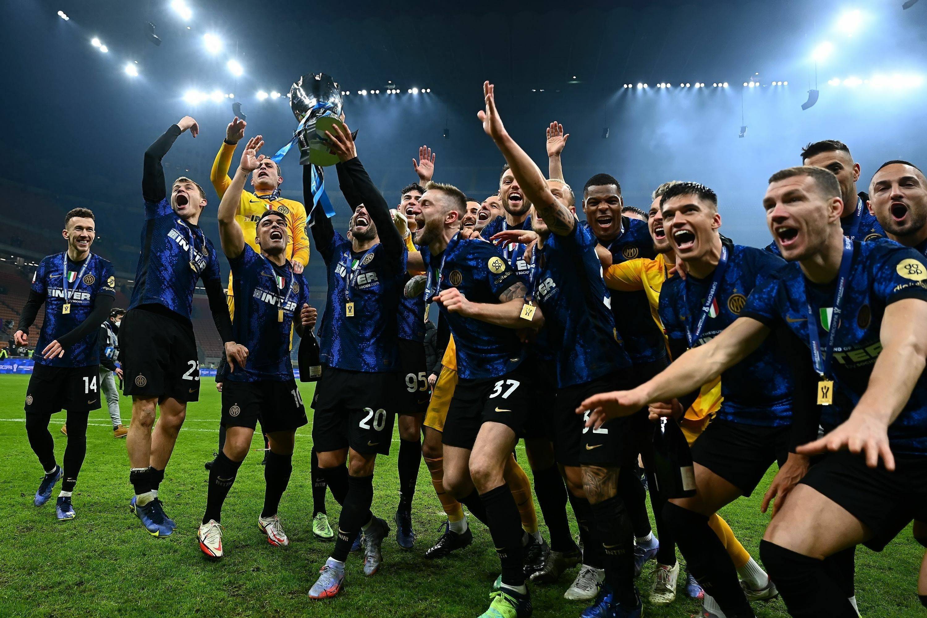 顶级国际体育联赛比赛激烈展开,各队势均力敌 顶级国际体育联赛比赛激烈展开,各队势均力敌