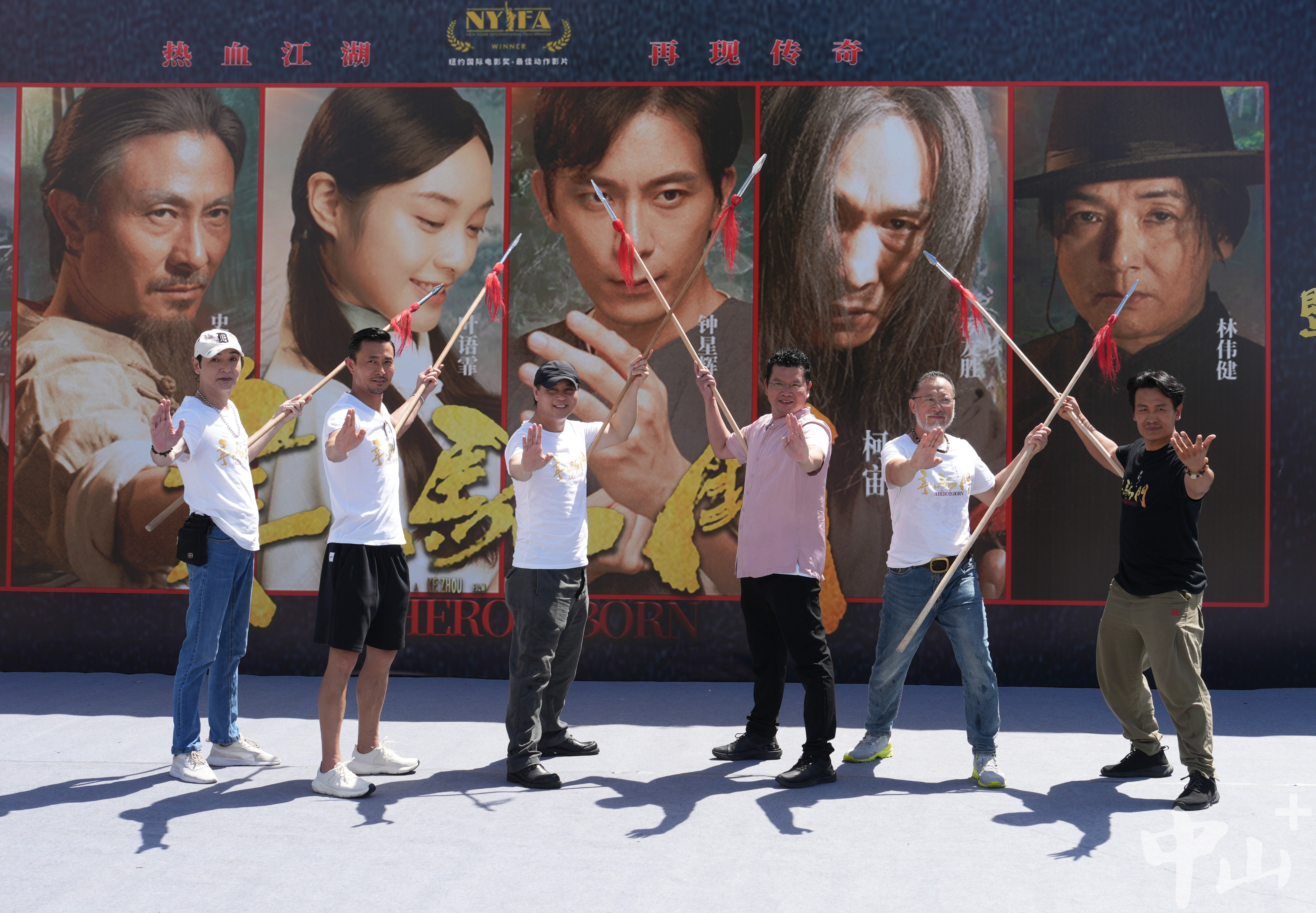 热闹的比赛场面,欢呼声不断,战绩辉煌传奇 热闹的比赛场面,欢呼声不断,战绩辉煌传奇