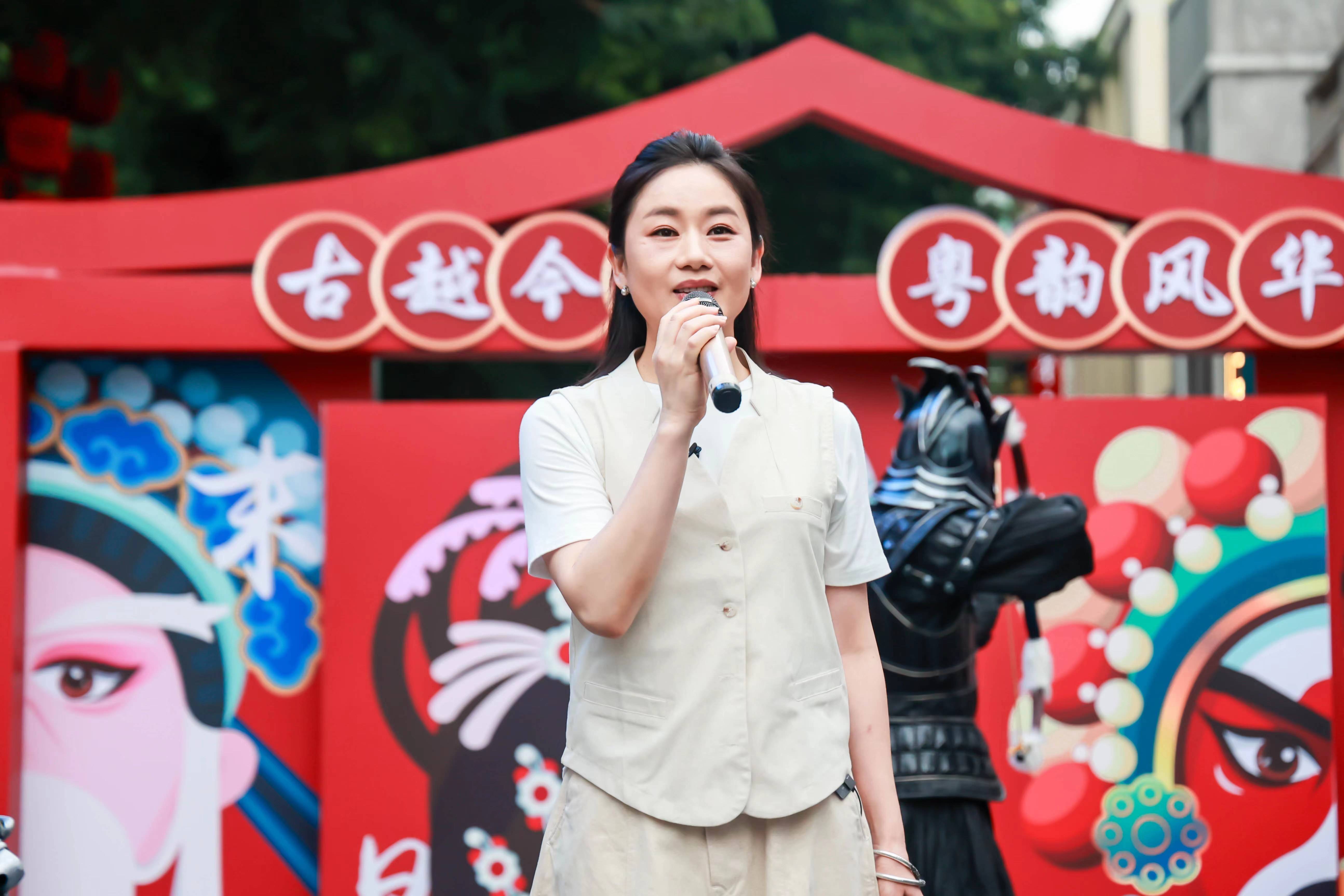 热闹的比赛场面,欢呼声不断,战绩辉煌传奇 热闹的比赛场面,欢呼声不断,战绩辉煌传奇